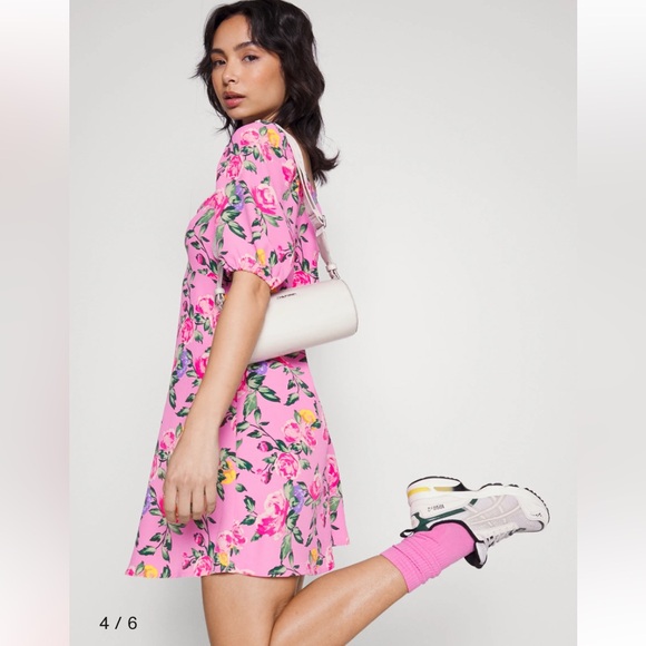 Vero Moda Floral‎ Mini Dress Short Sleeve Side Zip Low V-Neck Fitted Pink NWT - Picture 4 of 7